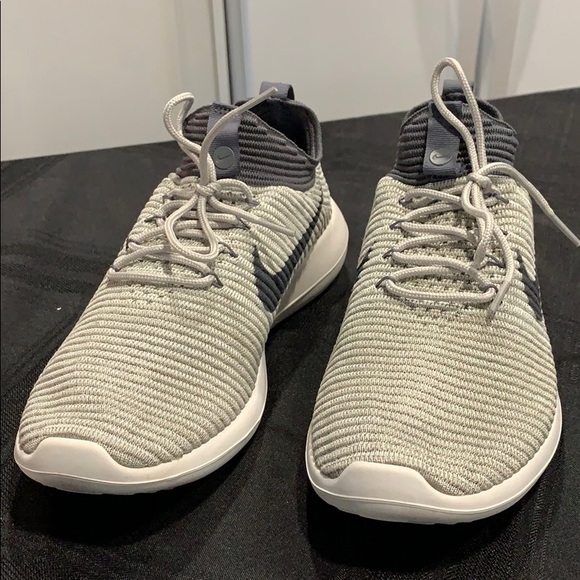 grey athletic shoes